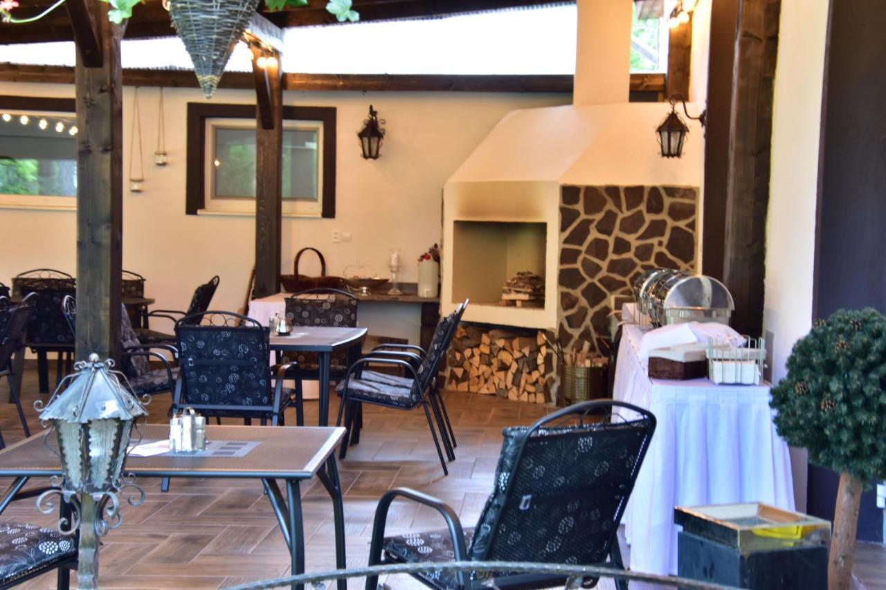 Svatojansky Kastiel Hotel Liptovsky Jan Ngoại thất bức ảnh