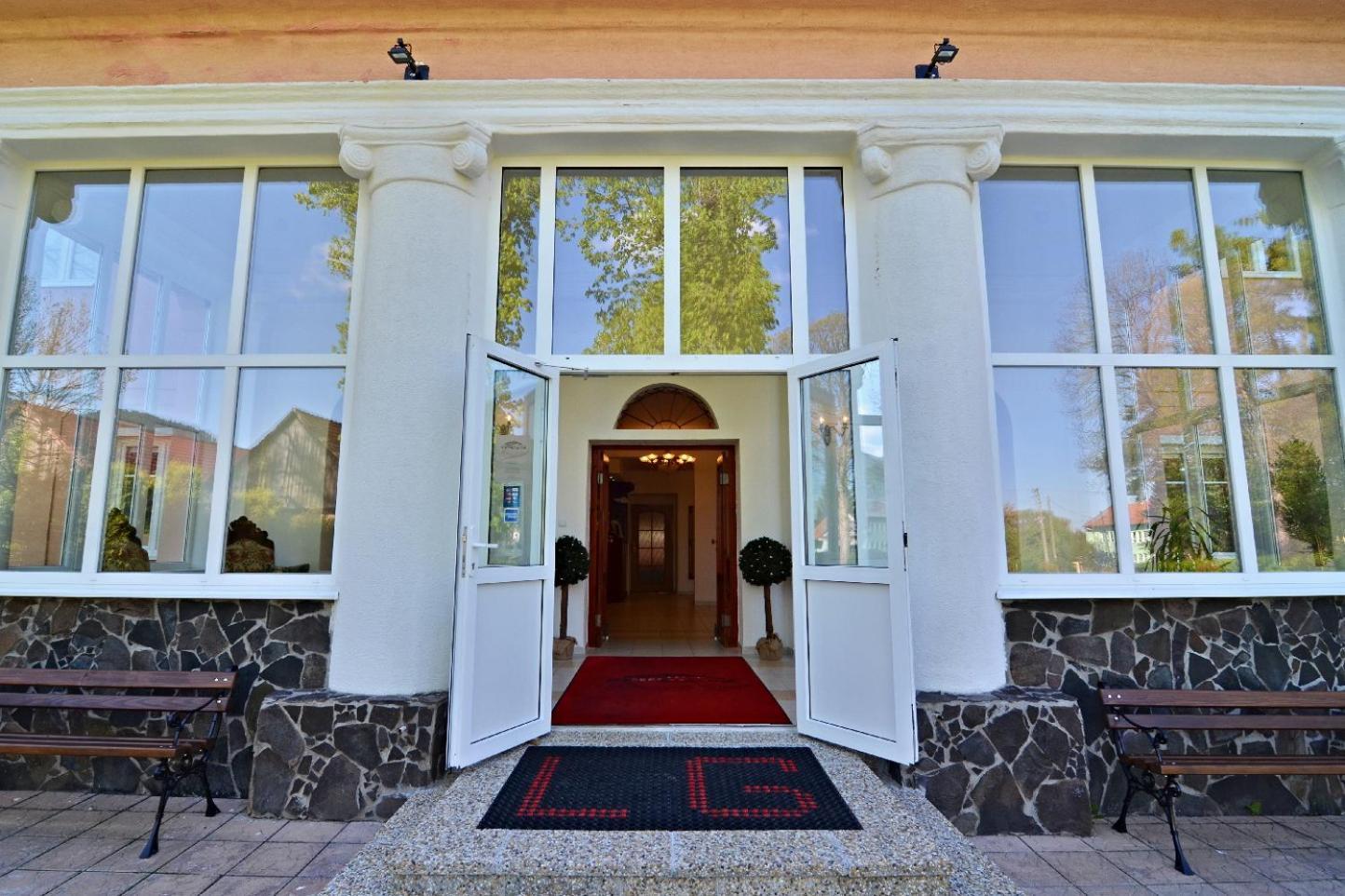 Svatojansky Kastiel Hotel Liptovsky Jan Ngoại thất bức ảnh