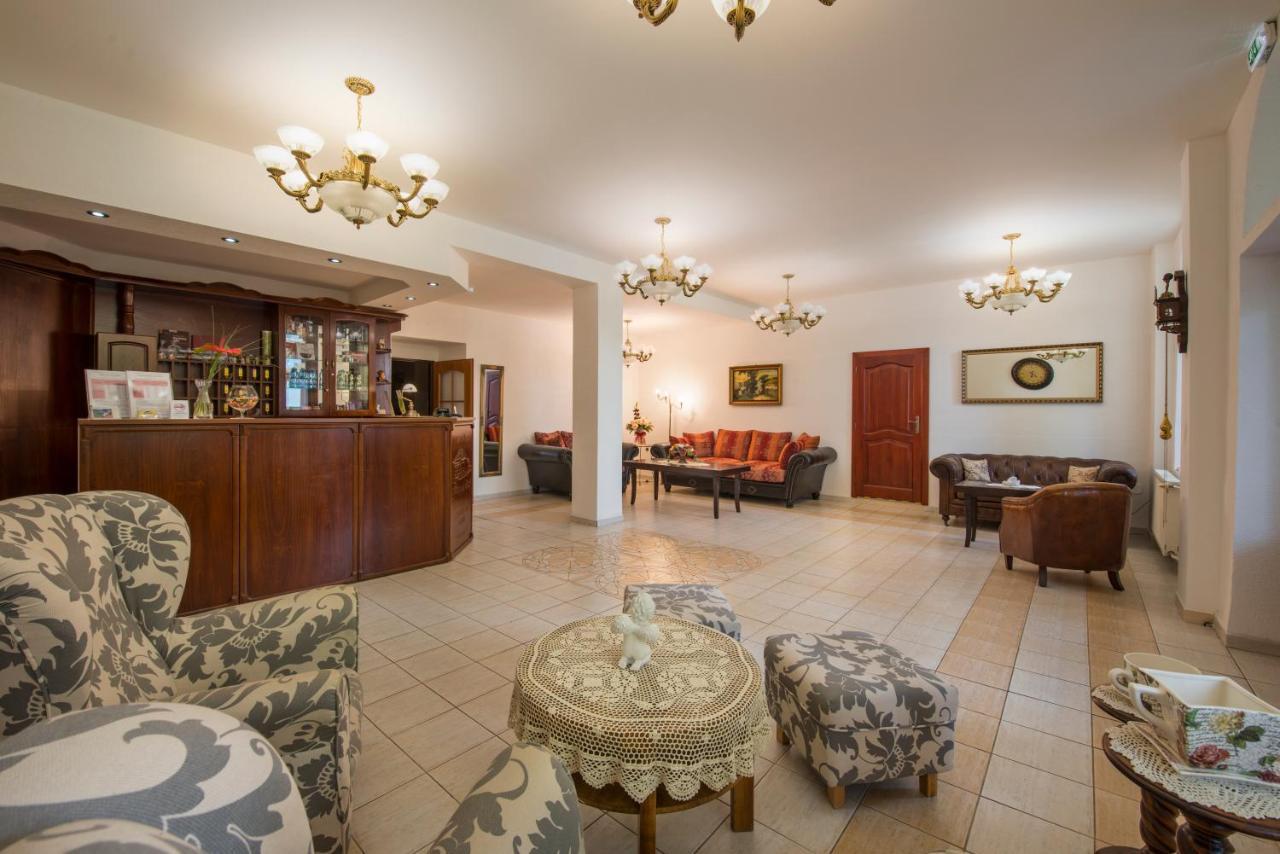 Svatojansky Kastiel Hotel Liptovsky Jan Ngoại thất bức ảnh