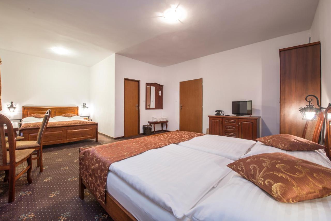 Svatojansky Kastiel Hotel Liptovsky Jan Ngoại thất bức ảnh