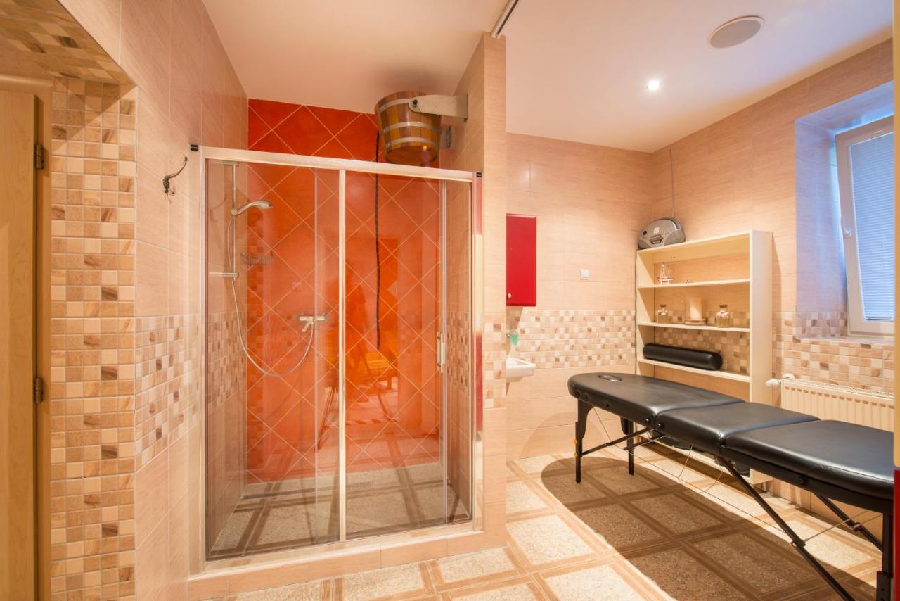 Svatojansky Kastiel Hotel Liptovsky Jan Ngoại thất bức ảnh