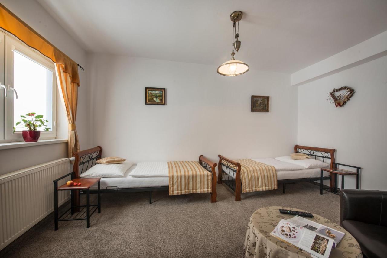Svatojansky Kastiel Hotel Liptovsky Jan Ngoại thất bức ảnh