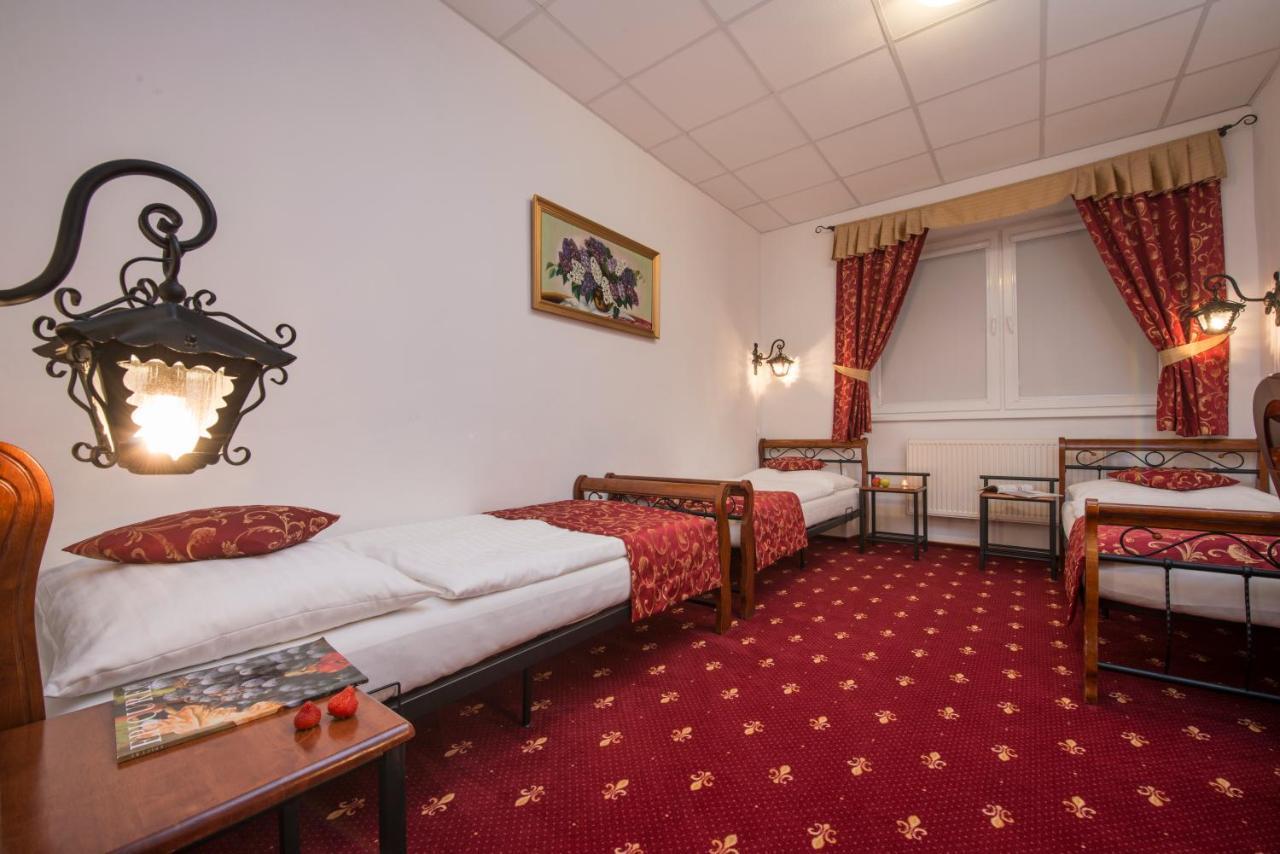 Svatojansky Kastiel Hotel Liptovsky Jan Ngoại thất bức ảnh