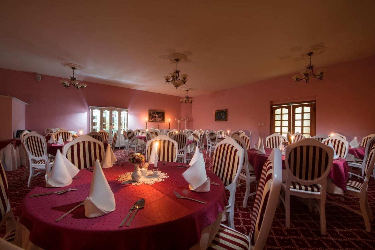 Svatojansky Kastiel Hotel Liptovsky Jan Ngoại thất bức ảnh
